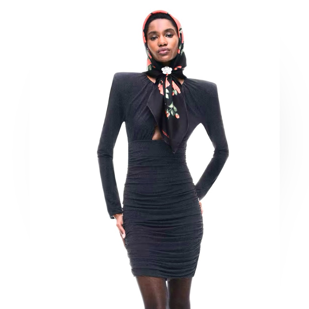MAGDA BUTRYM X H&M
ROSE-APPLIQUÉD BODY CONE DRESS WITH SHOULDER PADS - Picture 11 of 12